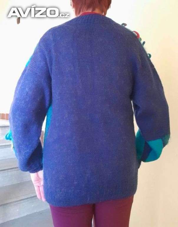 Foto inzerátu Dámský svetr s aplikací