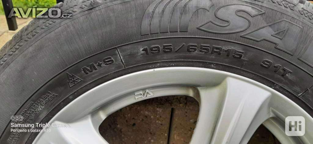 Foto inzerátu Prodám 4 kusy zimních pneu + kola z lehkých slitin