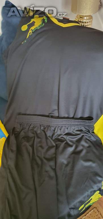 Foto inzerátu Prodám oblečení nenosene