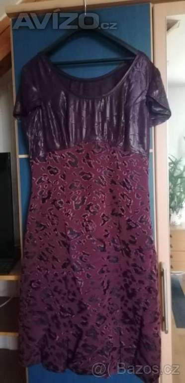 Foto inzerátu Luxusní dámský kostým 