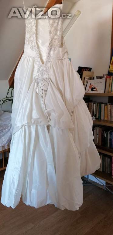 Svatební šaty
