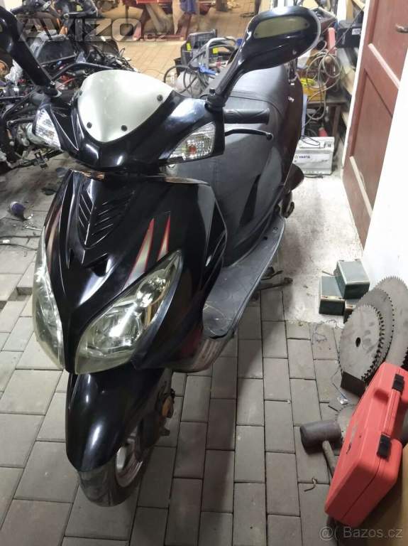 Foto inzerátu Skútr na dily stavbu přestavbu do lesa na pole