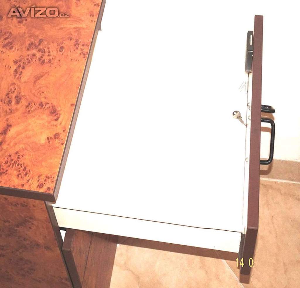 Foto inzerátu Uzamykatelná komoda v bezvadném stavu. bez poškození.