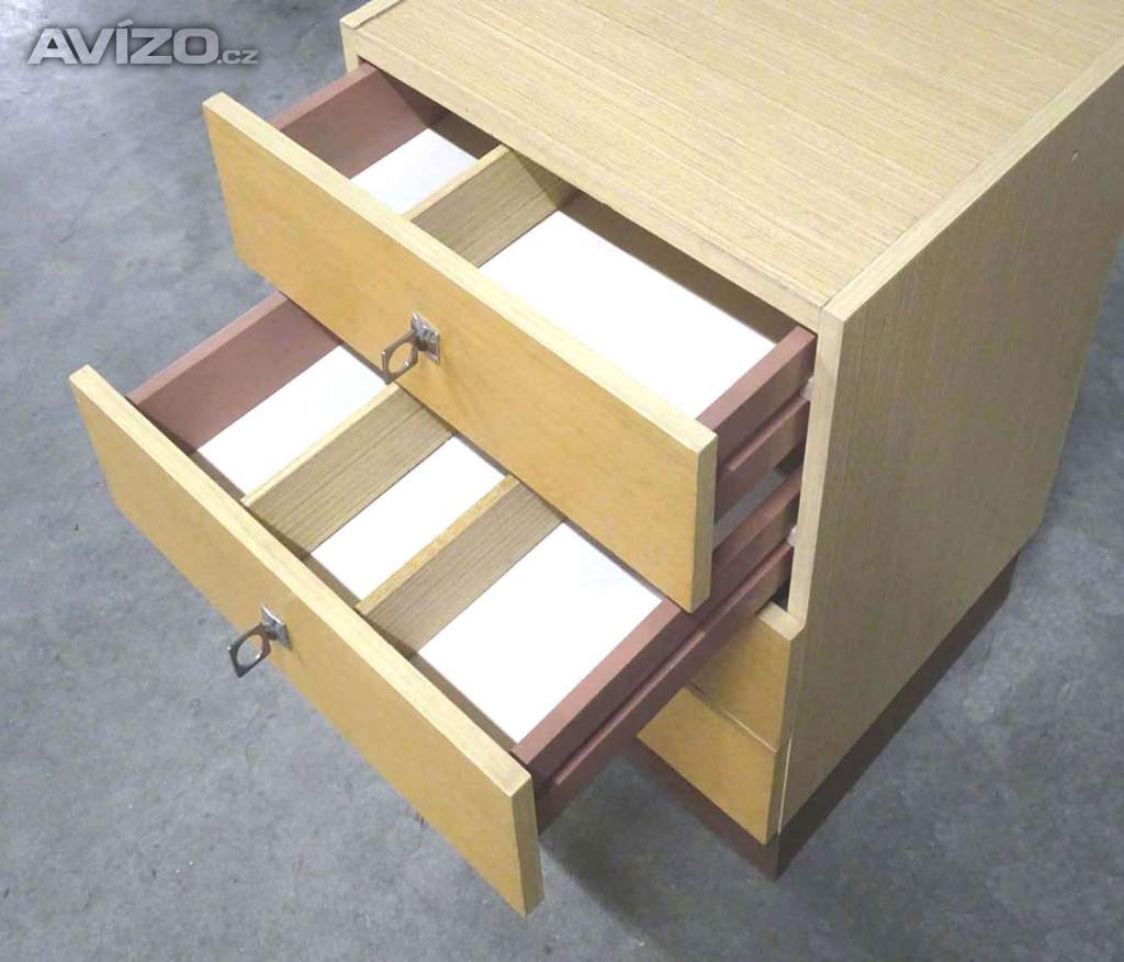 Foto inzerátu Praktická skříňka s prostornými zásuvkami.