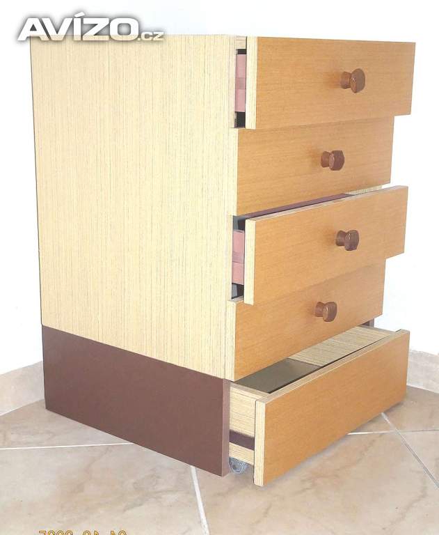 Foto inzerátu Praktická skříňka s prostornými zásuvkami.