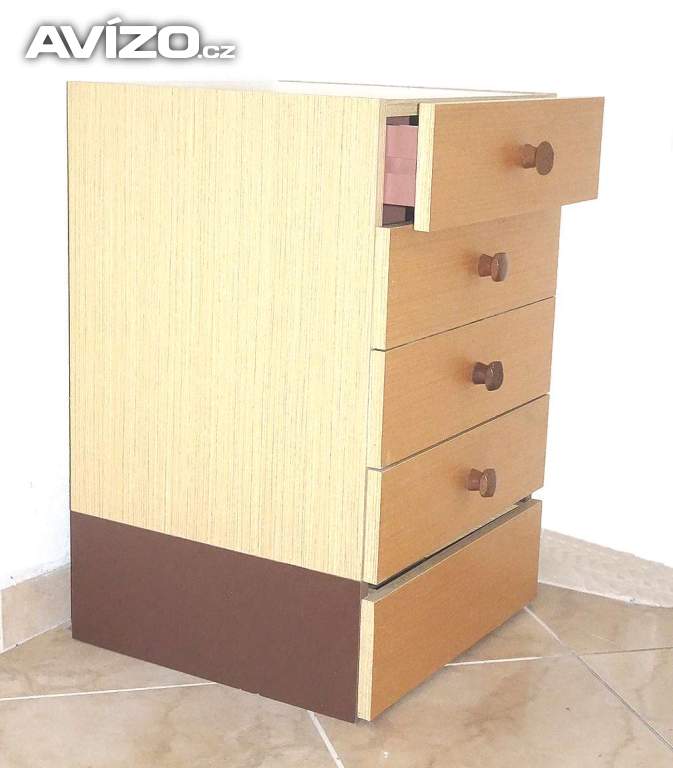 Foto inzerátu Praktická skříňka s prostornými zásuvkami.