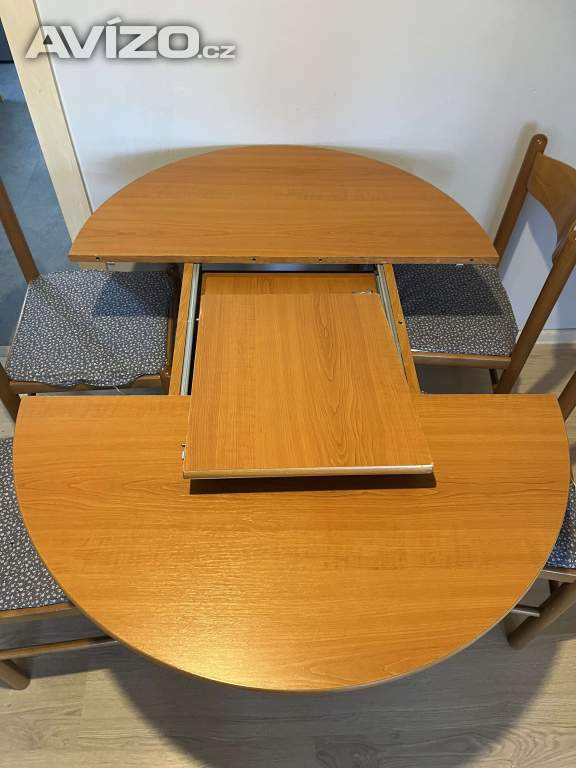 Foto inzerátu Jídelní kulatý rozkládací stůl + 4 židle