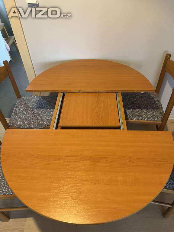 Foto inzerátu Jídelní kulatý rozkládací stůl + 4 židle