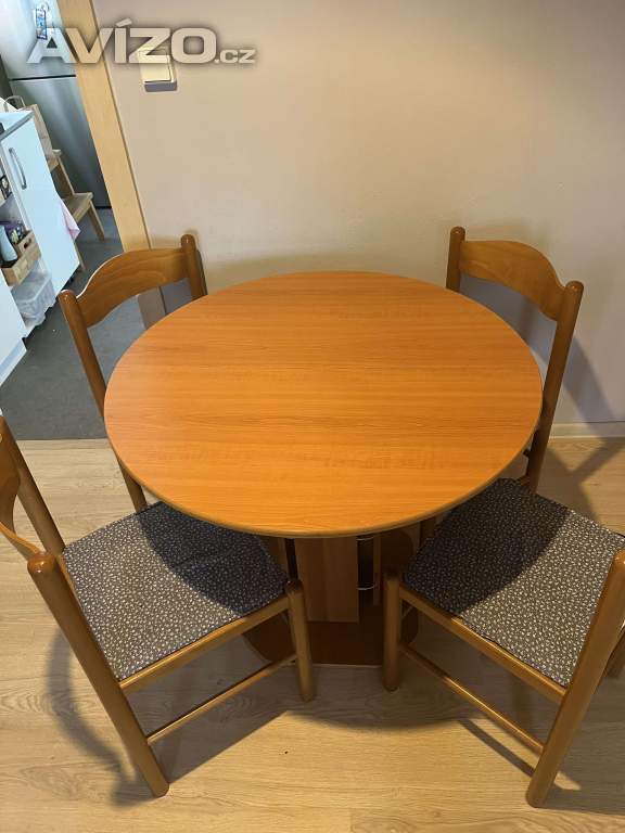 Foto inzerátu Jídelní kulatý rozkládací stůl + 4 židle