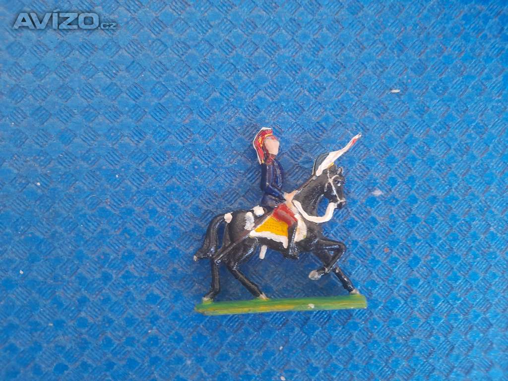 Foto inzerátu Cínové figurky - vojáčci, indiáni, rytíři a další