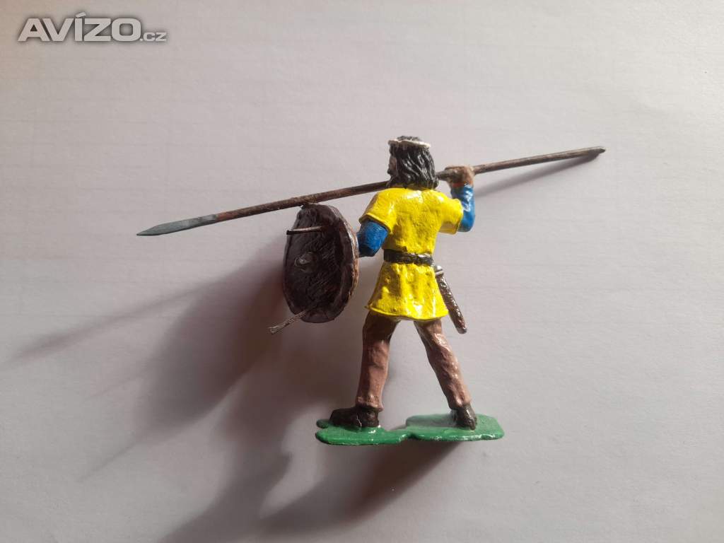 Foto inzerátu Cínové figurky - vojáčci, indiáni, rytíři a další