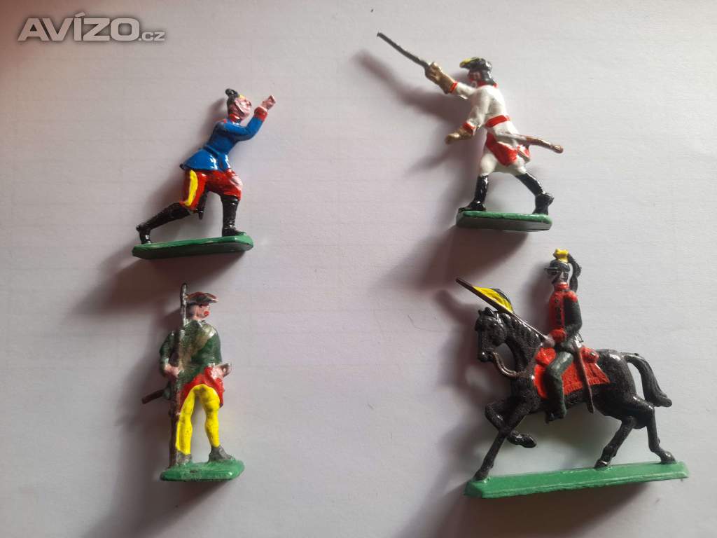 Foto inzerátu Cínové figurky - vojáčci, indiáni, rytíři a další