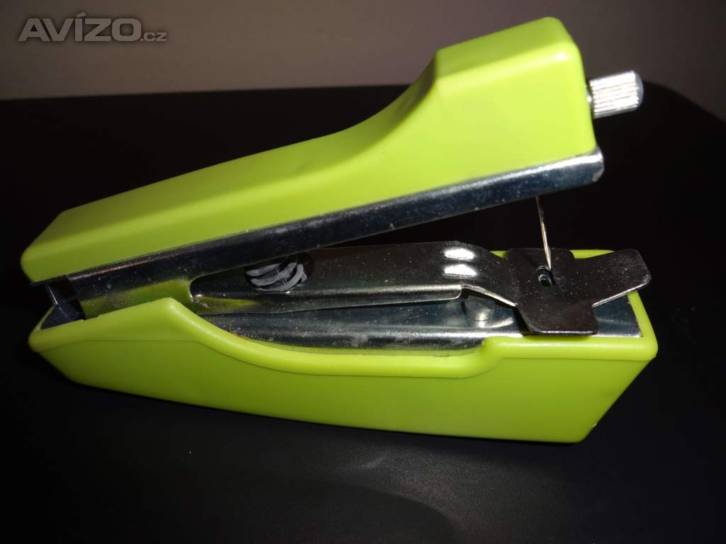 Foto inzerátu Šicí strojek