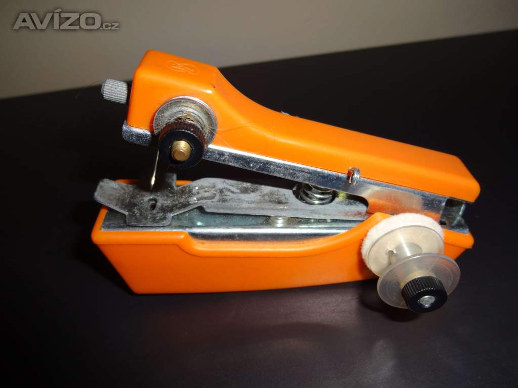 Foto inzerátu Šicí strojek