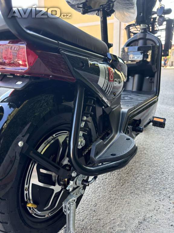 Foto inzerátu NOVÝ elektro skútr 350W – legální bez papírů, silný motor, plná výbava