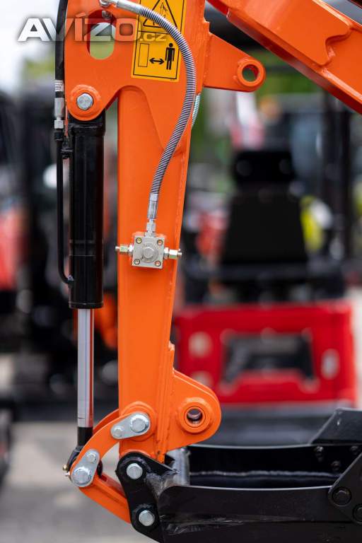 Foto inzerátu KINGWAY VIP15 s kabinou – Silný stroj s plným komfortem 