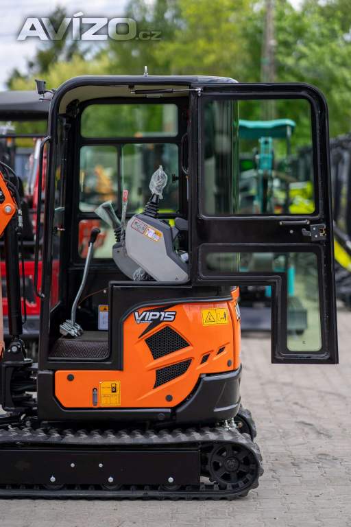 Foto inzerátu KINGWAY VIP15 s kabinou – Silný stroj s plným komfortem 