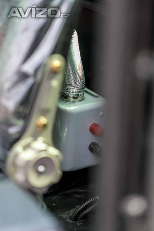 Foto inzerátu KINGWAY VIP15 s kabinou – Silný stroj s plným komfortem 