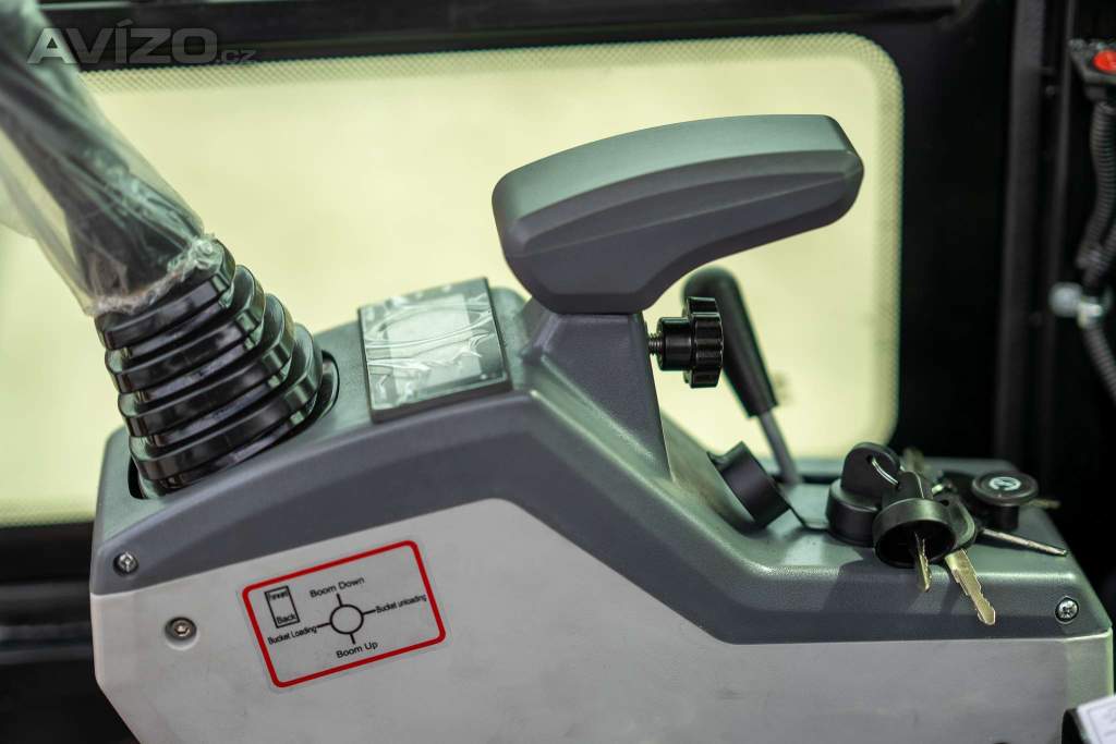 Foto inzerátu KINGWAY VIP15 s kabinou – Silný stroj s plným komfortem 