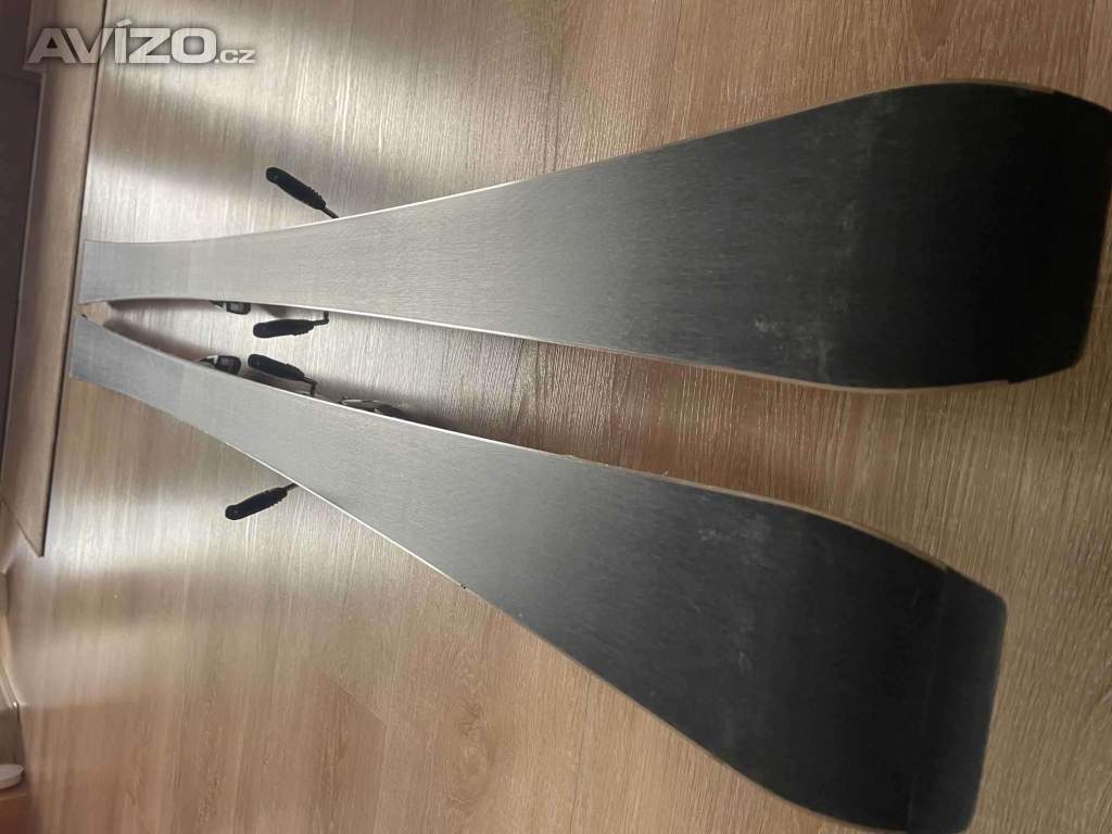 Foto inzerátu sjezdové lyže
