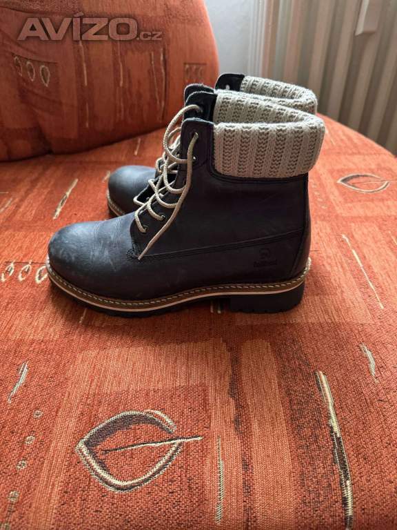 Foto inzerátu Nové dámské zimní boty z pravé kůže a pravým beránkem