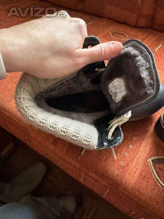 Foto inzerátu Nové dámské zimní boty z pravé kůže a pravým beránkem