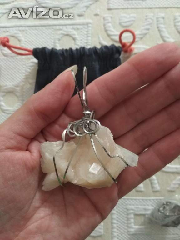 Foto inzerátu Spoutaný - přívěsek z křemene