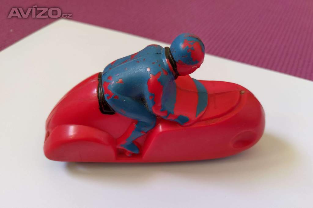 Plastový skútr na setrvačníkový pohon/Směr - ČSSR