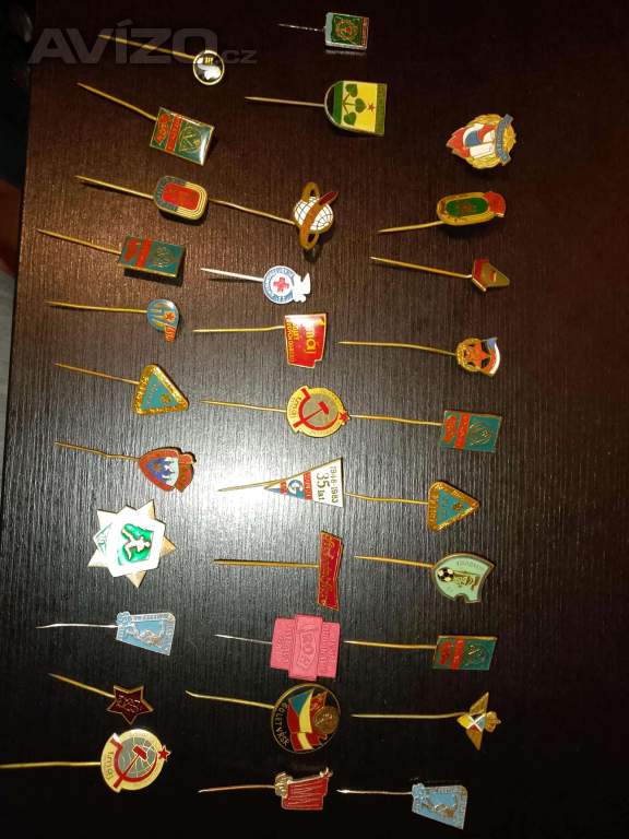 Foto inzerátu mix odznaky ČSD, lyžařské a jiné