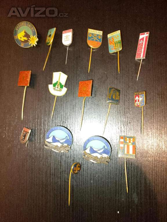 Foto inzerátu mix odznaky ČSD, lyžařské a jiné