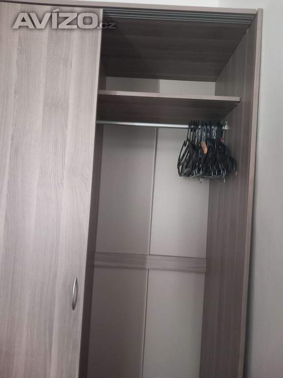 Foto inzerátu Prodám šatní skříň. 