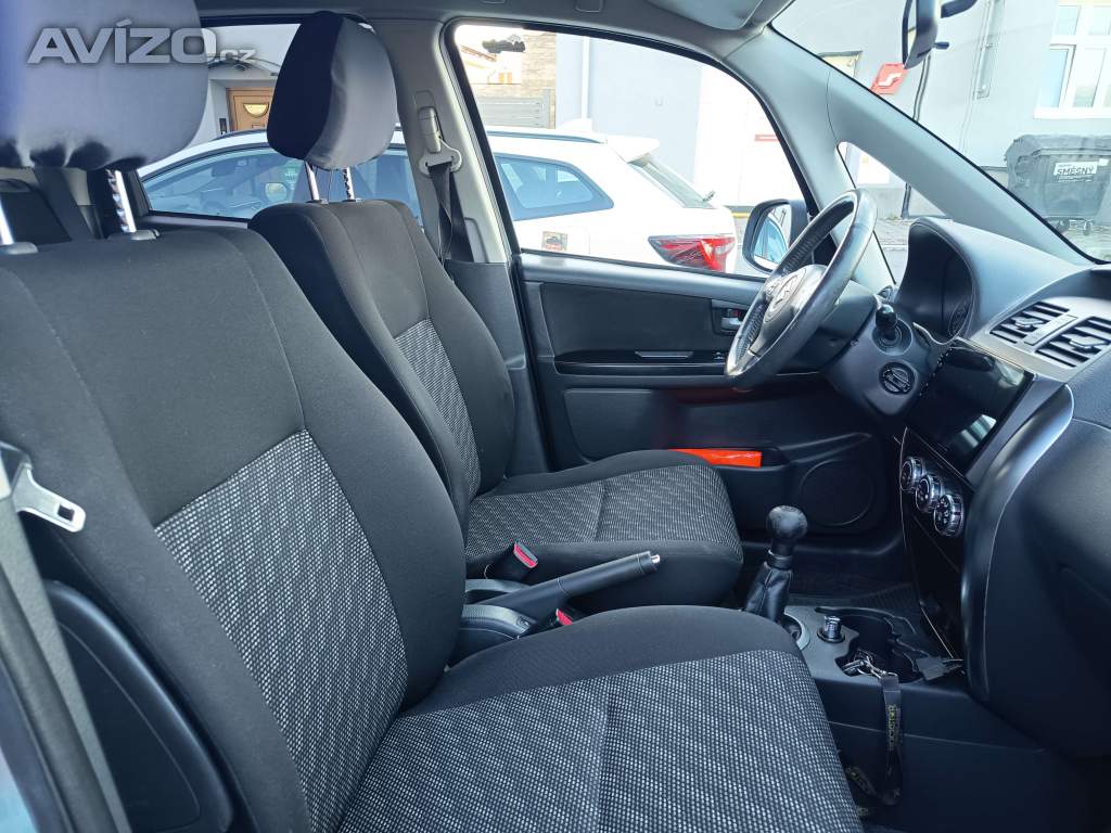 Foto inzerátu Suzuki SX4 1,6i Comfort ČR NAVI 