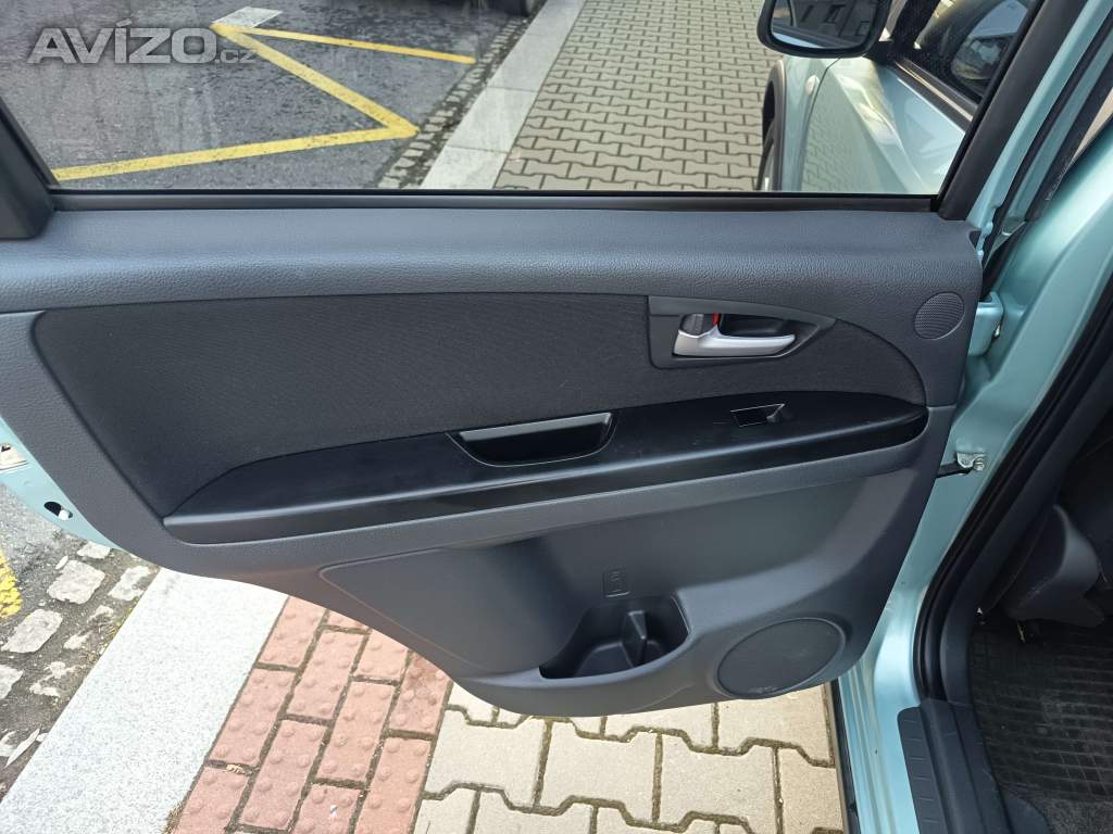 Foto inzerátu Suzuki SX4 1,6i Comfort ČR NAVI 