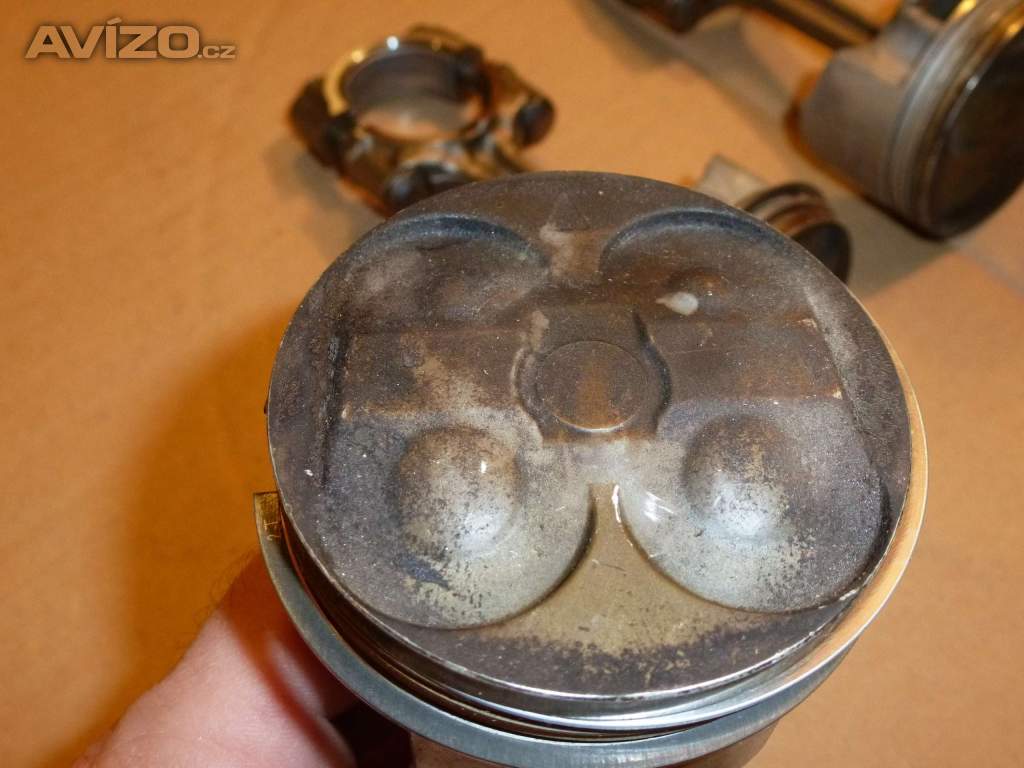 Foto inzerátu Písty s ojnicemi - Yamaha YZF R6