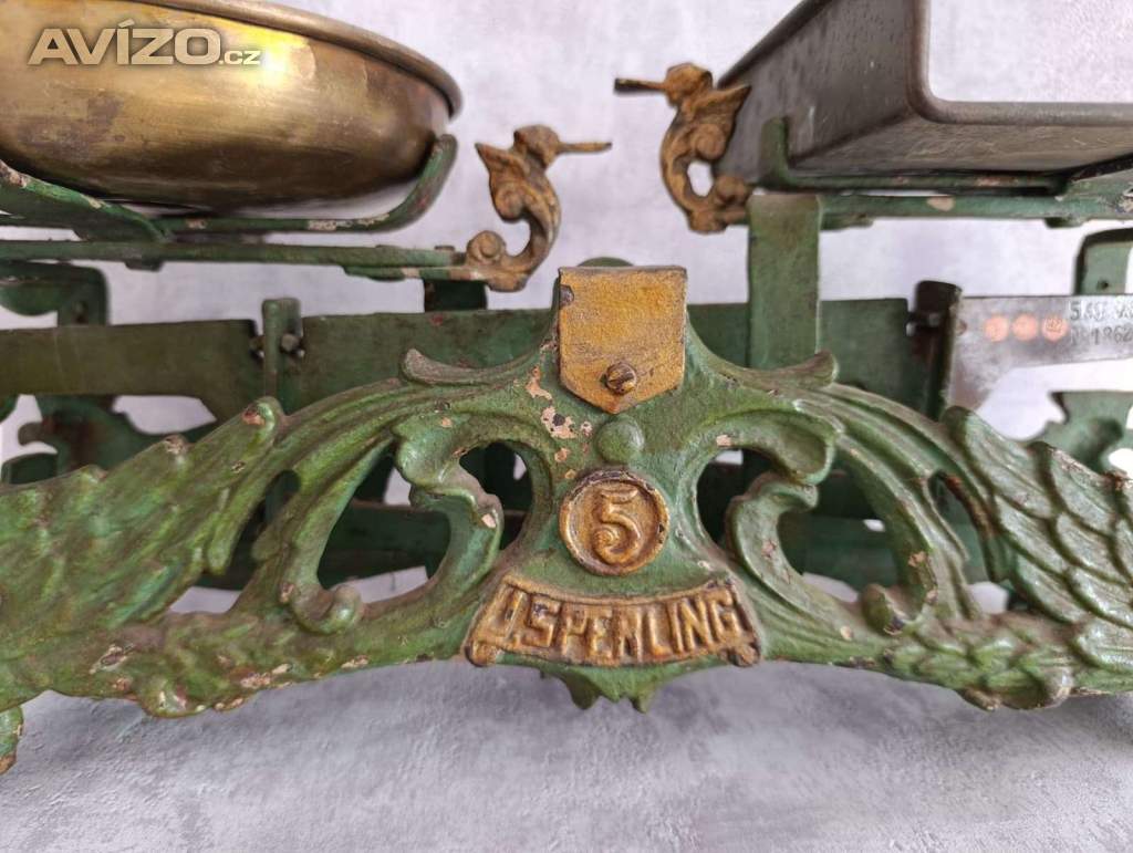 Foto inzerátu Starožitná figurální litinová váha Draci J.Sperling 5 Kg značení na zakladně rok 1936.