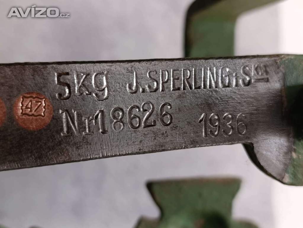 Foto inzerátu Starožitná figurální litinová váha Draci J.Sperling 5 Kg značení na zakladně rok 1936.