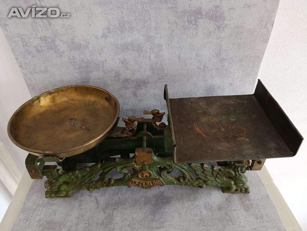 Foto inzerátu Starožitná figurální litinová váha Draci J.Sperling 5 Kg značení na zakladně rok 1936.