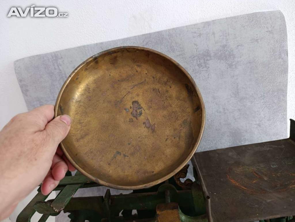 Foto inzerátu Starožitná figurální litinová váha Draci J.Sperling 5 Kg značení na zakladně rok 1936.