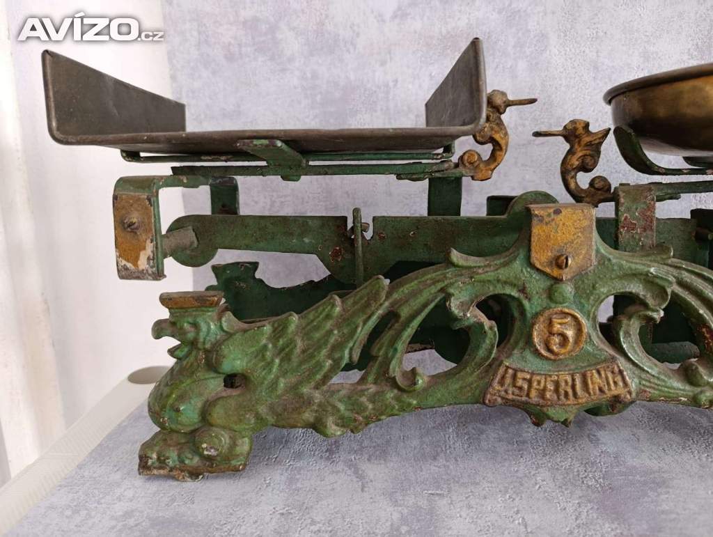 Foto inzerátu Starožitná figurální litinová váha Draci J.Sperling 5 Kg značení na zakladně rok 1936.
