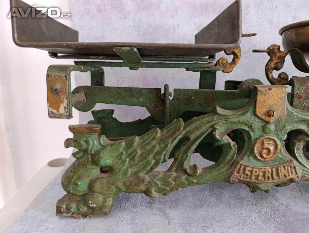 Foto inzerátu Starožitná figurální litinová váha Draci J.Sperling 5 Kg značení na zakladně rok 1936.