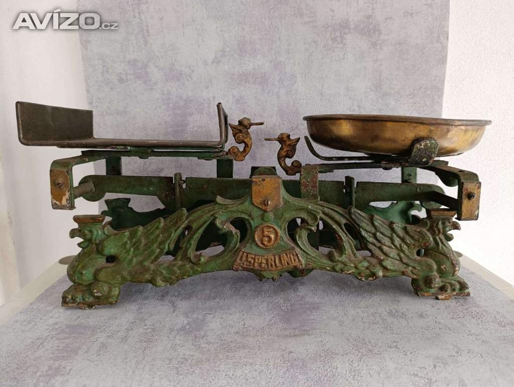 Foto inzerátu Starožitná figurální litinová váha Draci J.Sperling 5 Kg značení na zakladně rok 1936.
