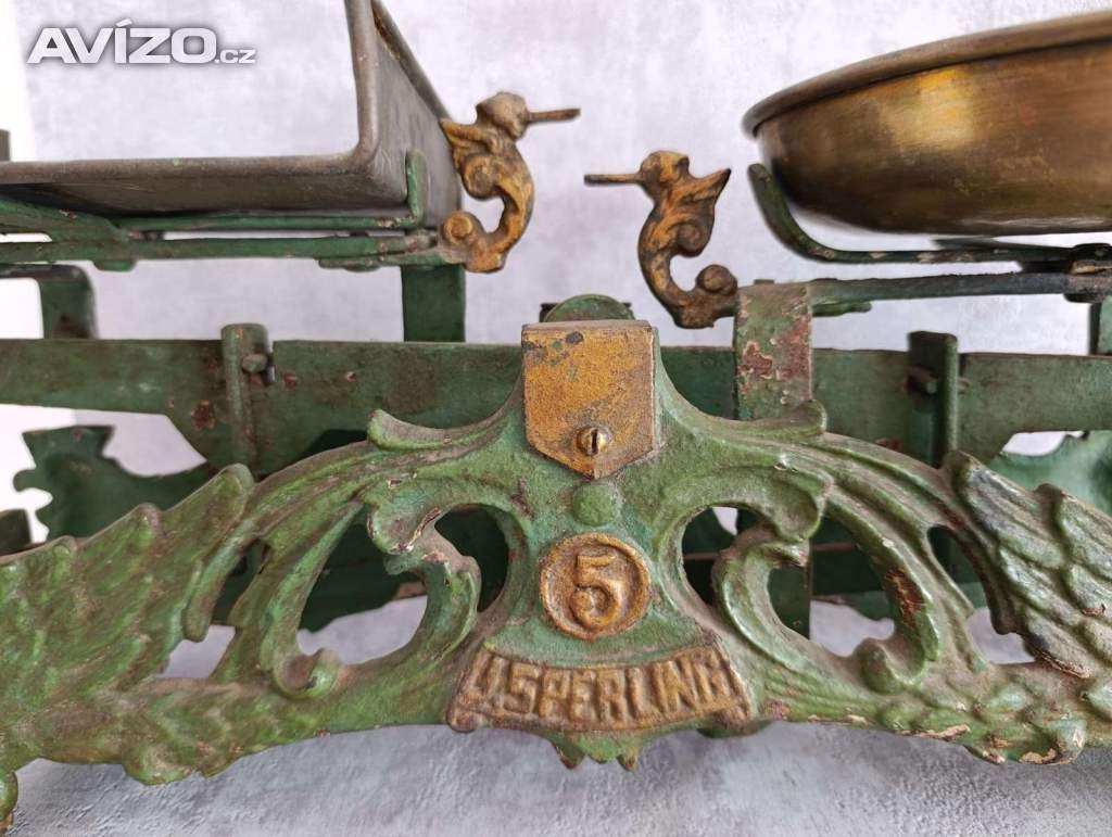 Foto inzerátu Starožitná figurální litinová váha Draci J.Sperling 5 Kg značení na zakladně rok 1936.