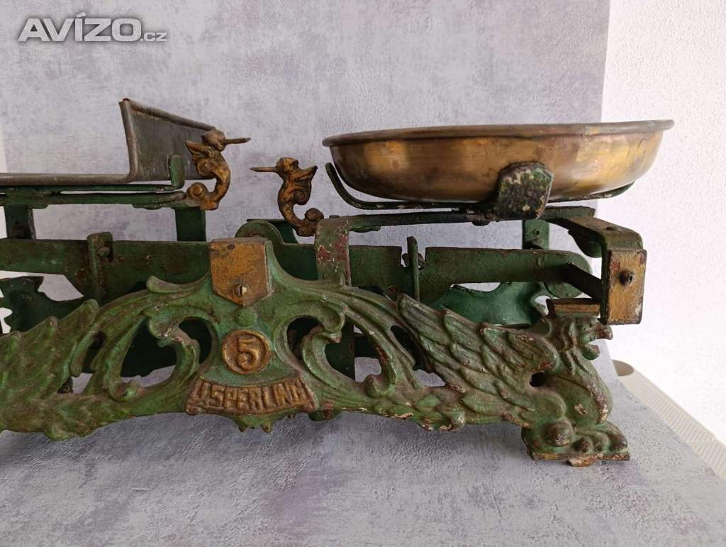 Foto inzerátu Starožitná figurální litinová váha Draci J.Sperling 5 Kg značení na zakladně rok 1936.