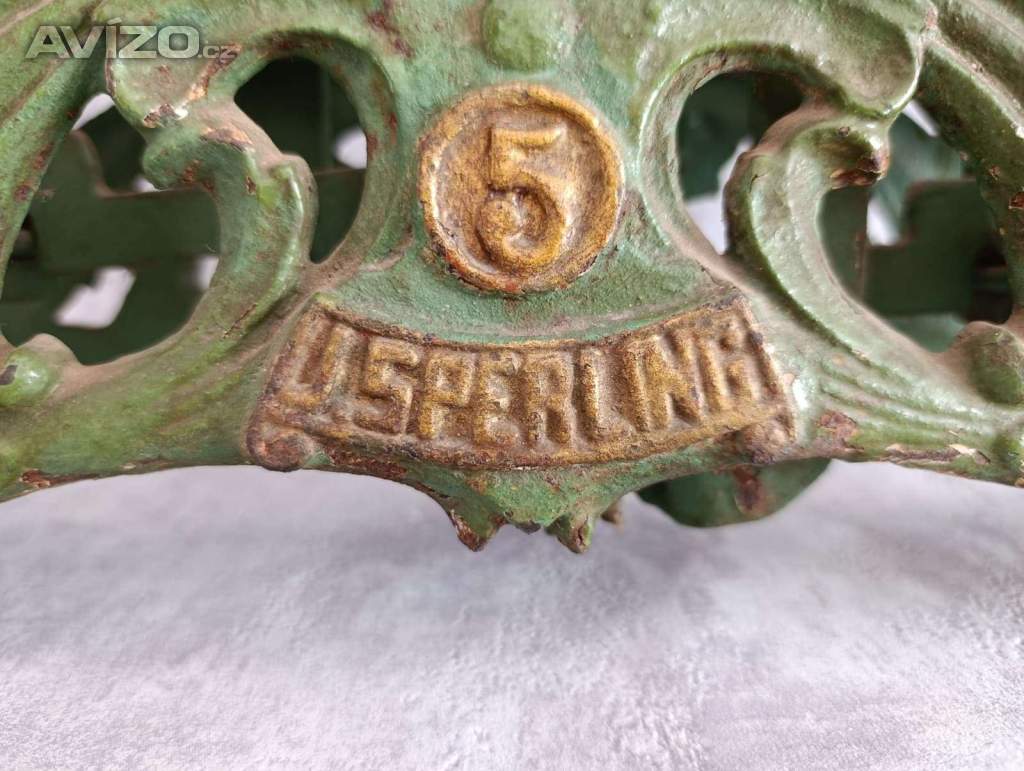 Foto inzerátu Starožitná figurální litinová váha Draci J.Sperling 5 Kg značení na zakladně rok 1936.