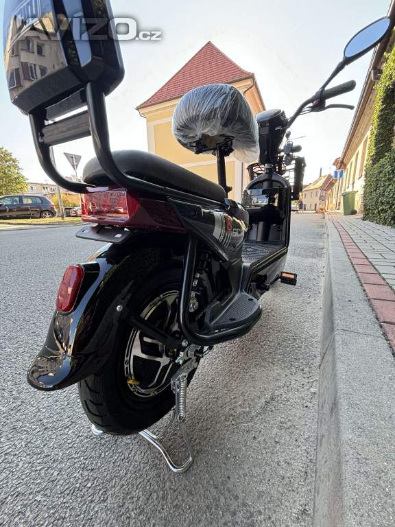 Foto inzerátu 🎄🎁 NOVÝ elektro skútr 350W – ideální vánoční dárek, plná výbava ✨🛵...