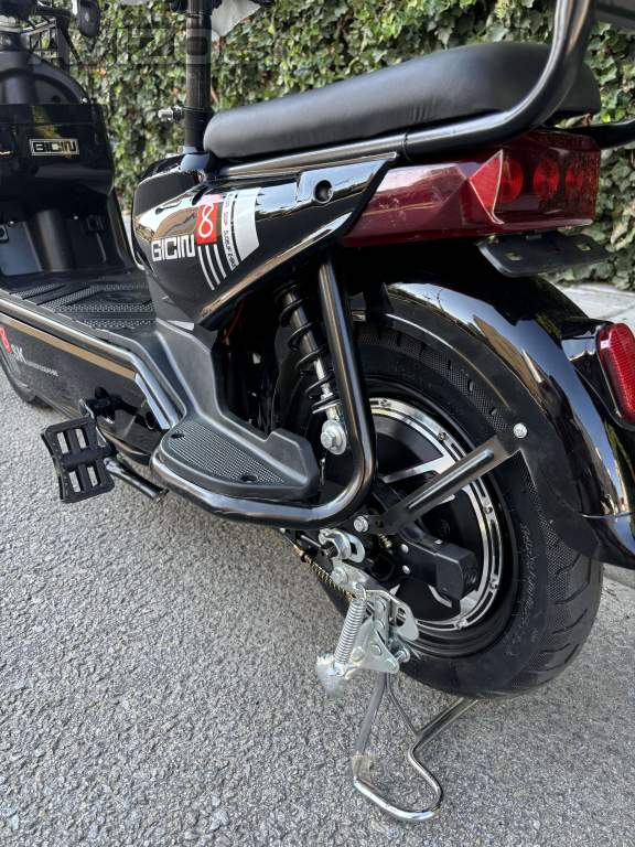 Foto inzerátu 🎄🎁 NOVÝ elektro skútr 350W – ideální vánoční dárek, plná výbava ✨🛵...