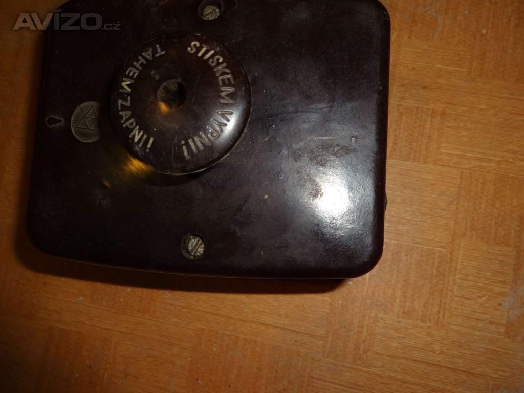 Foto inzerátu Vypínač a zásuvky