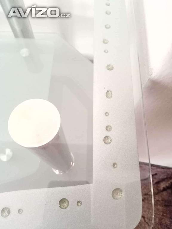 Foto inzerátu prodám skleněný TV stolek