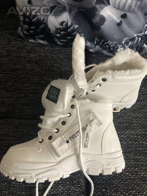 Nove boty 37