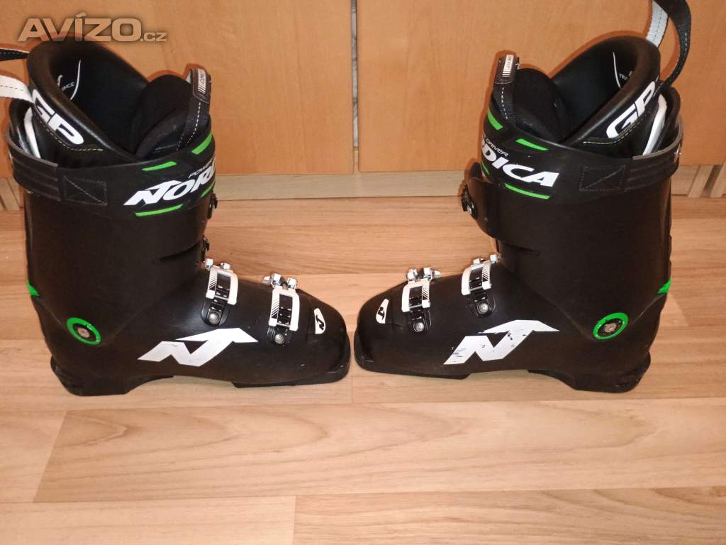 Foto inzerátu Špičkové výkonostní lyžáky vel. 27/27,5